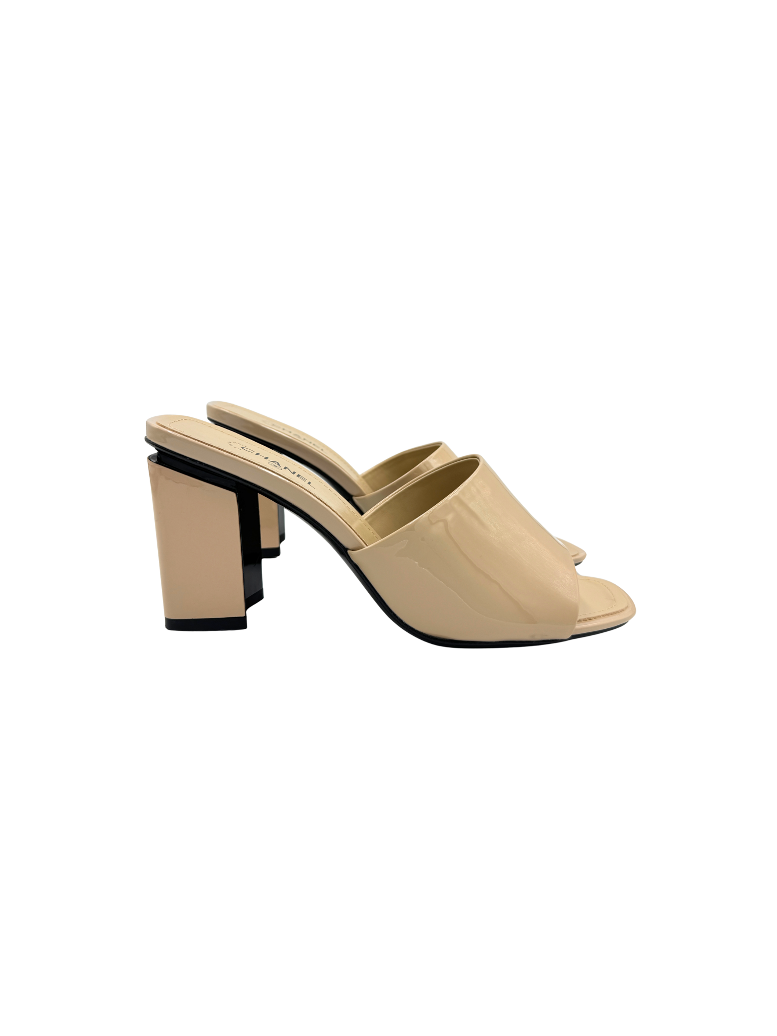 Size 40 CC Block Heel Sandals in Beige Patent Leather with Black Accents