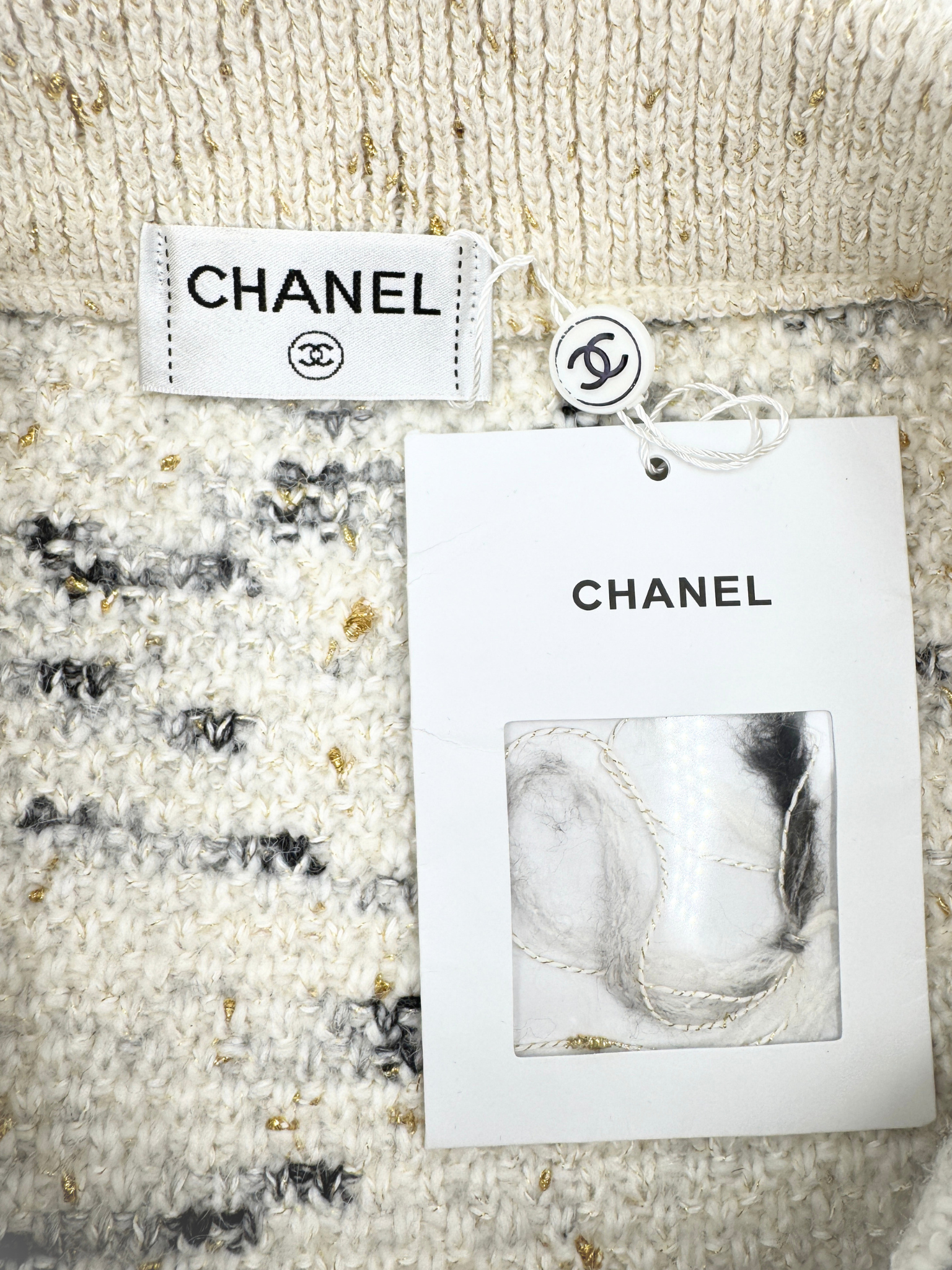 Size M / FR 40 Bouclé Tweed Stretch Mini Skirt in Ivory Cashmere Knit with Pink/Black Accents