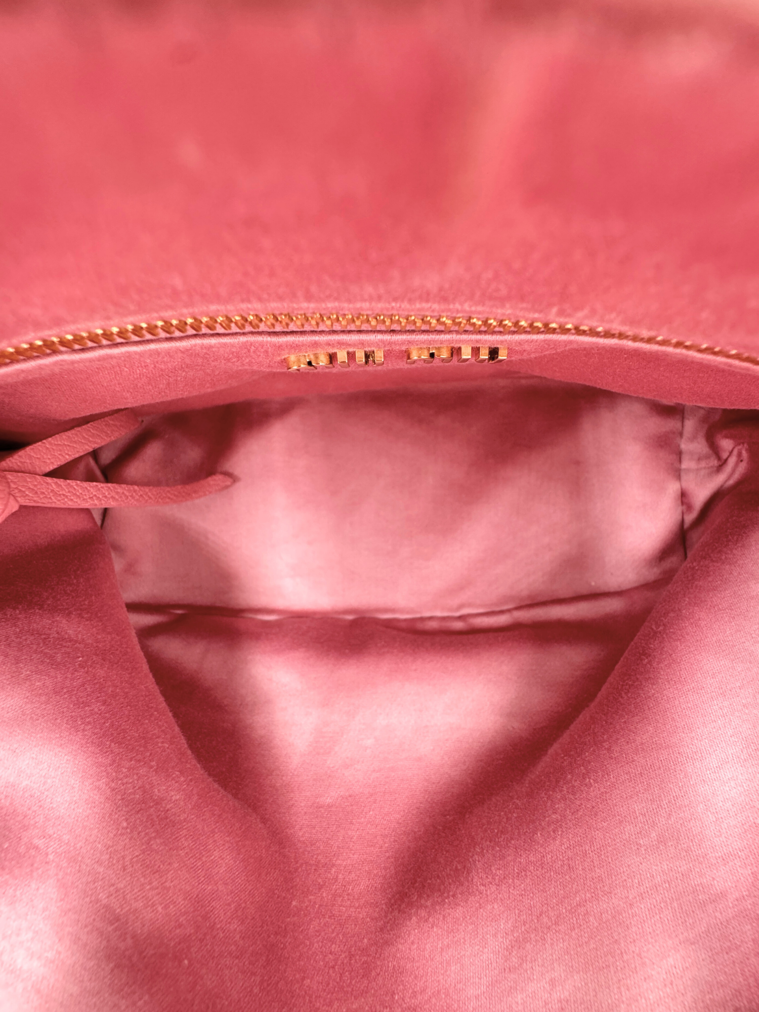 Spirit Shoulder Bag with Chainlink Strap in Pink Calfskin Leather