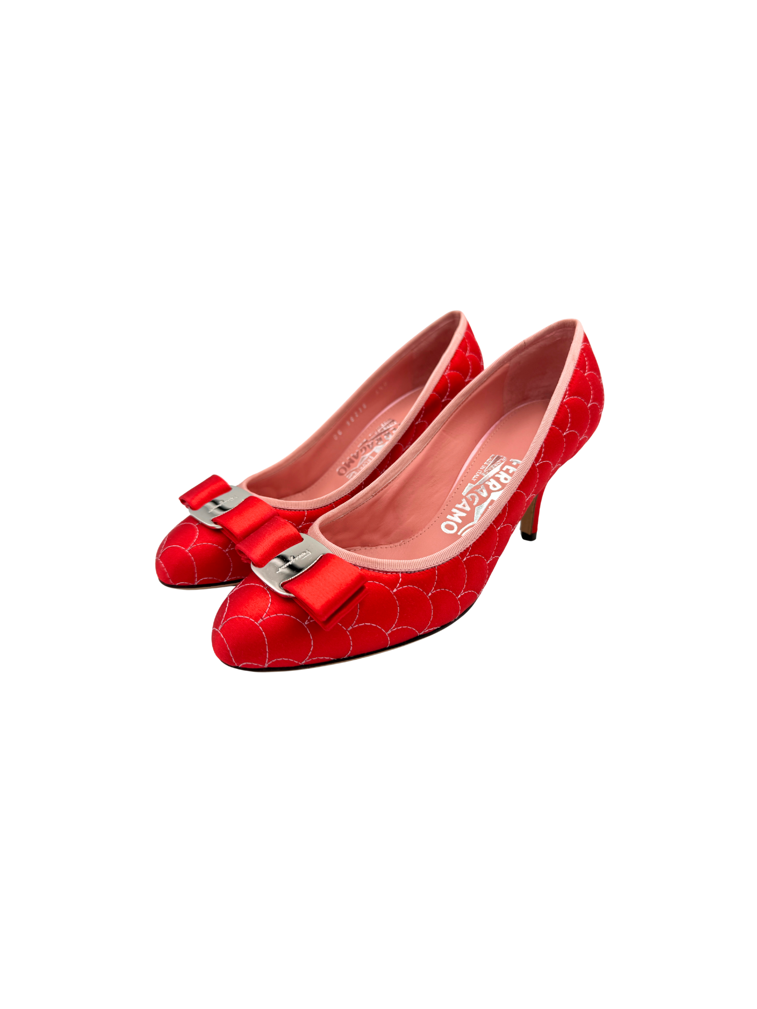 Size 5.5 Scalloped Quilted Vara Bow Pumps in Red Satin