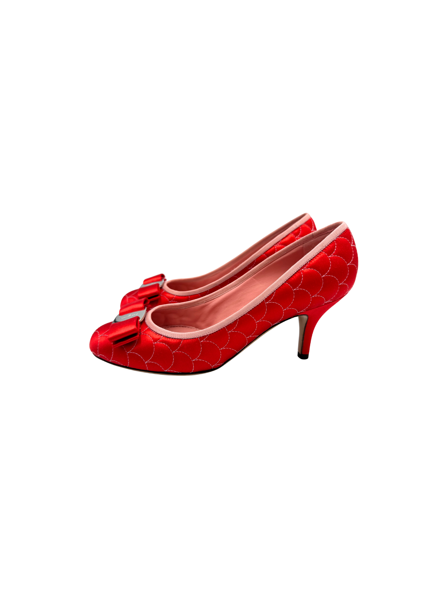 Size 5.5 Scalloped Quilted Vara Bow Pumps in Red Satin