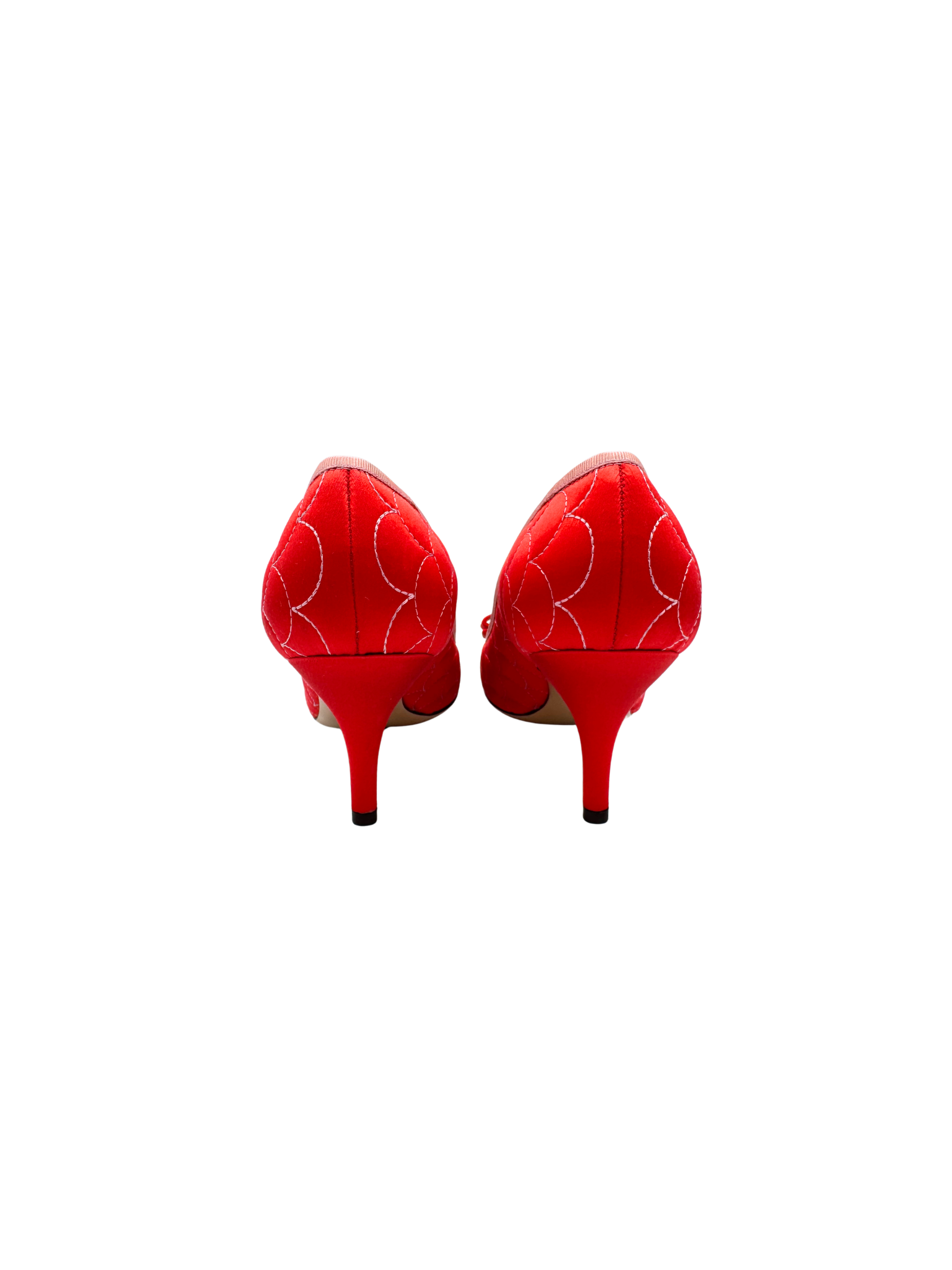 Size 5.5 Scalloped Quilted Vara Bow Pumps in Red Satin