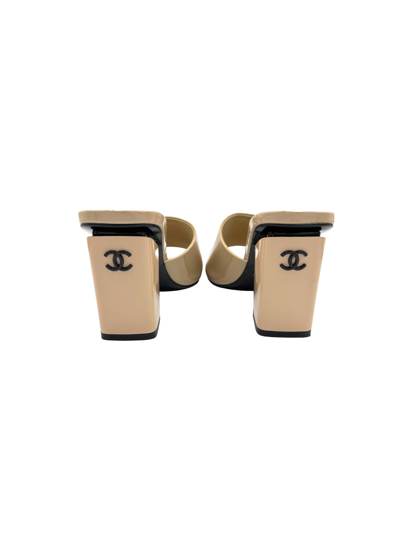 Size 40 CC Block Heel Sandals in Beige Patent Leather with Black Accents