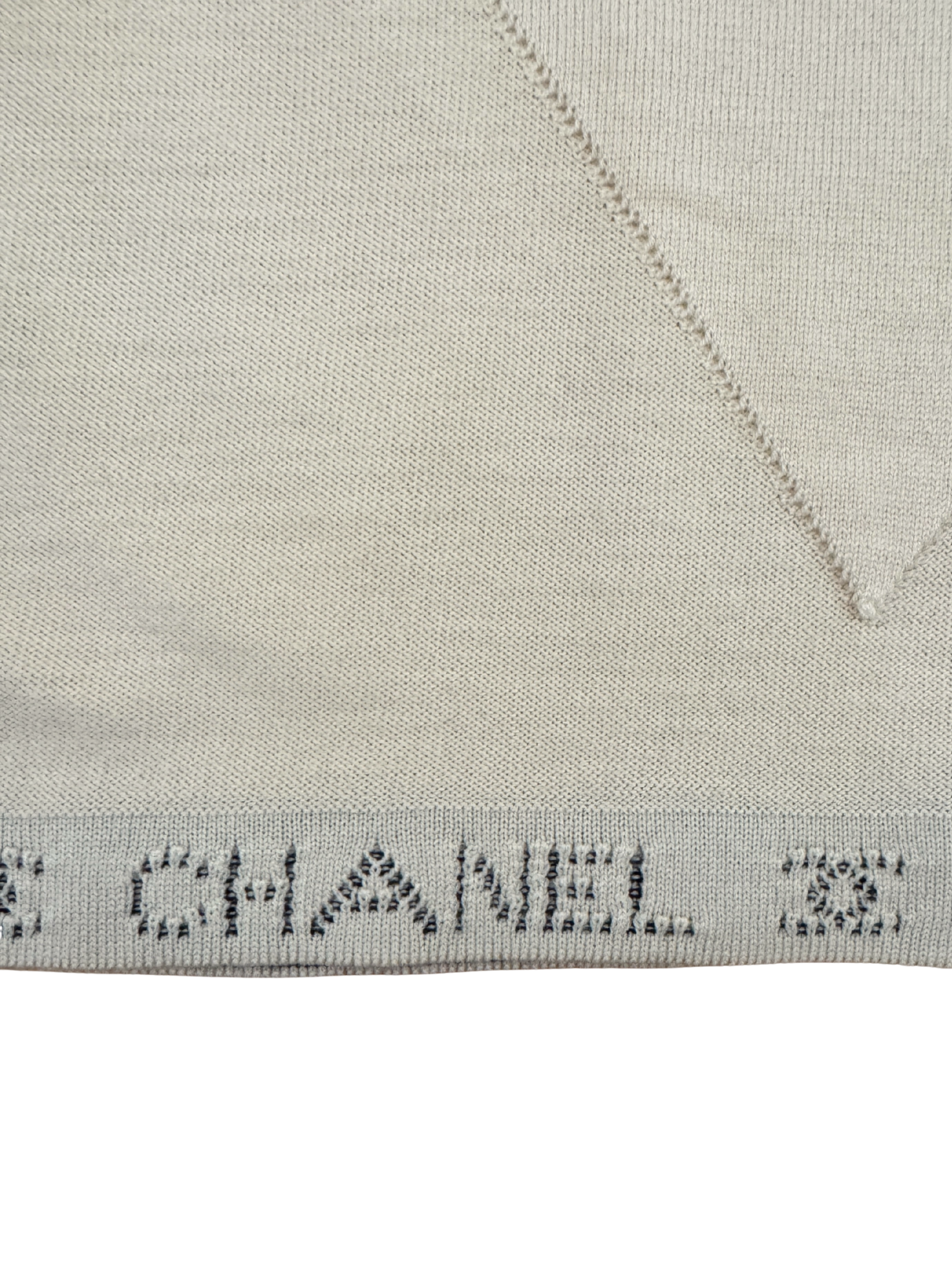 Size FR 38 Sleeveless Argyle Turtleneck with Chanel Logo Trim in Ivory Cashmere