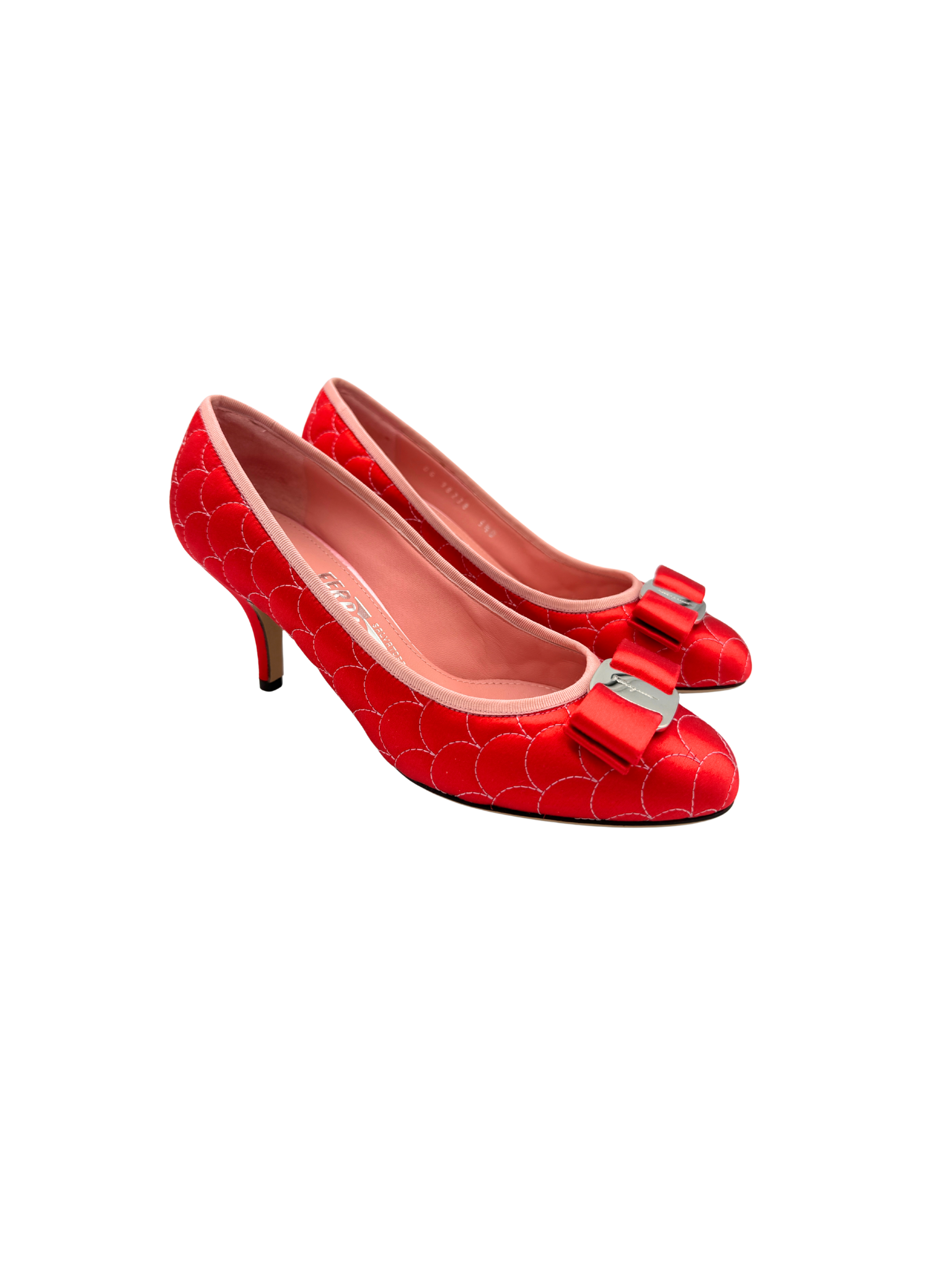 Size 5.5 Scalloped Quilted Vara Bow Pumps in Red Satin