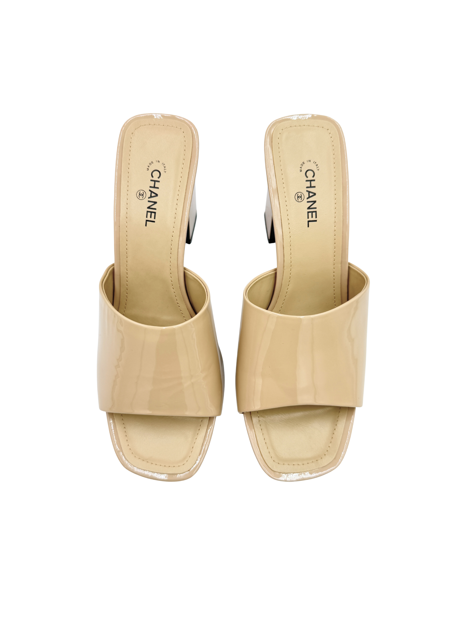 Size 40 CC Block Heel Sandals in Beige Patent Leather with Black Accents