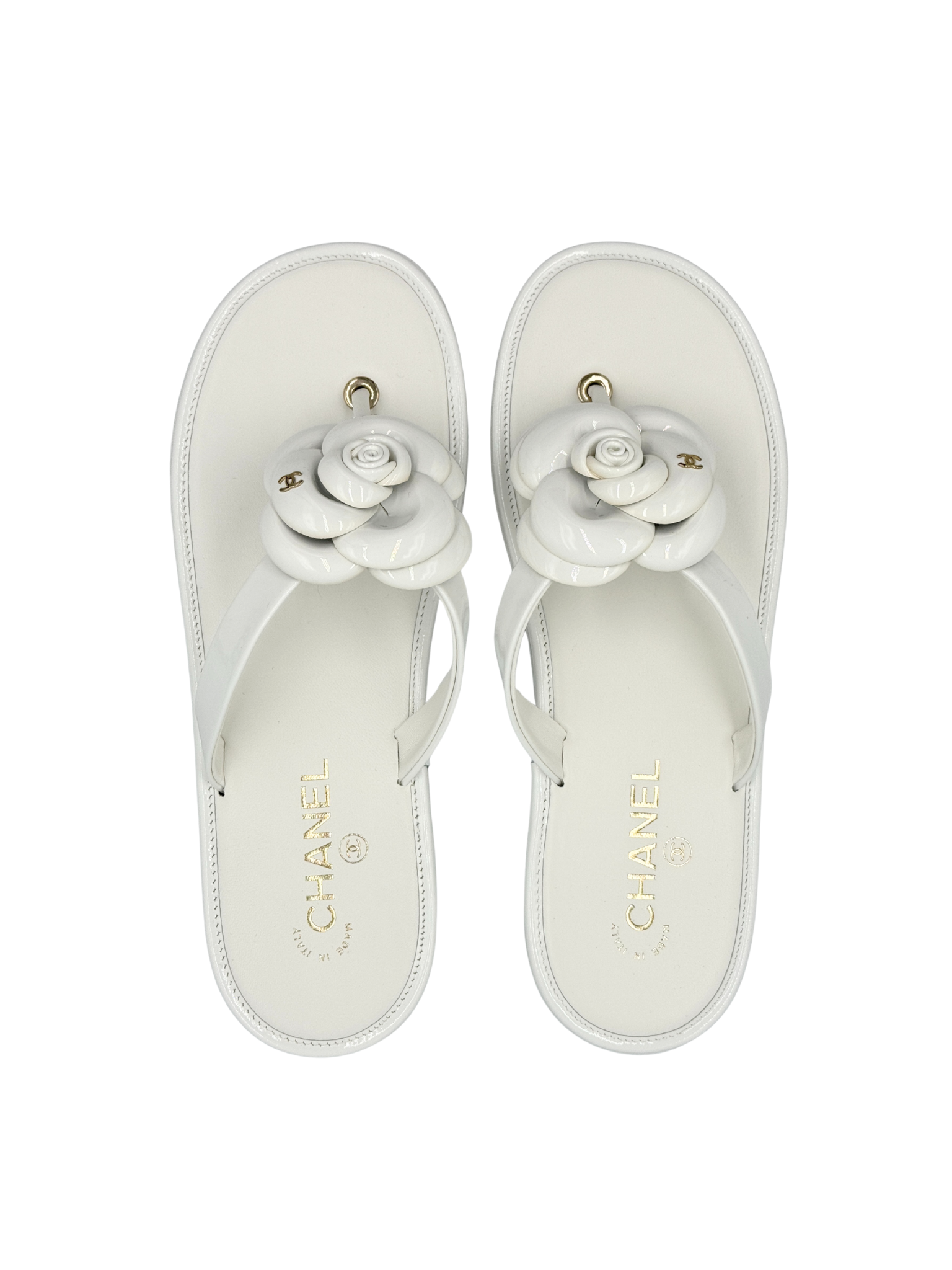 Size 40 2026 Camellia Thong Flat Sandals in White Leather with Patent Leather Accents