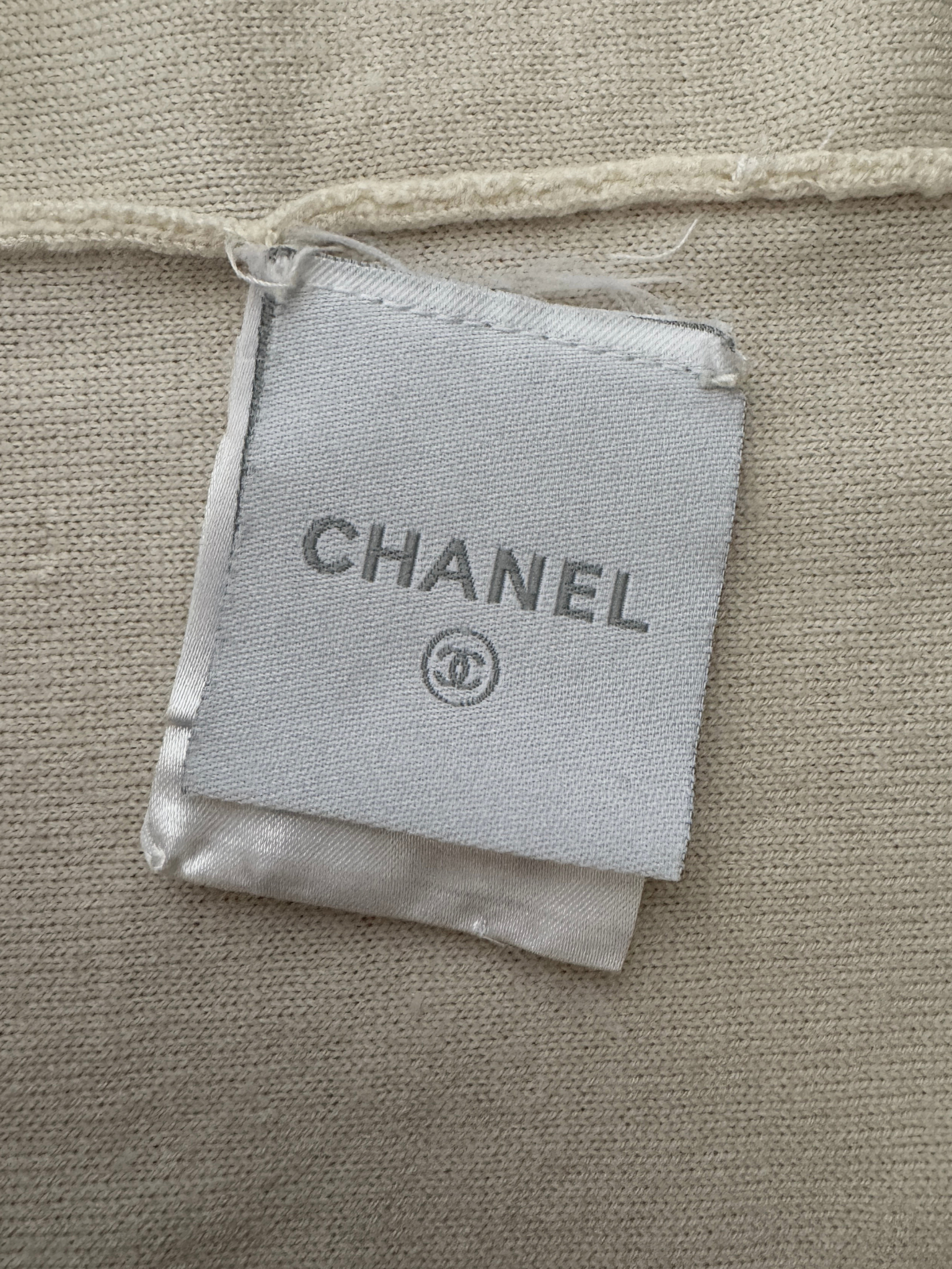 Size FR 38 Sleeveless Argyle Turtleneck with Chanel Logo Trim in Ivory Cashmere