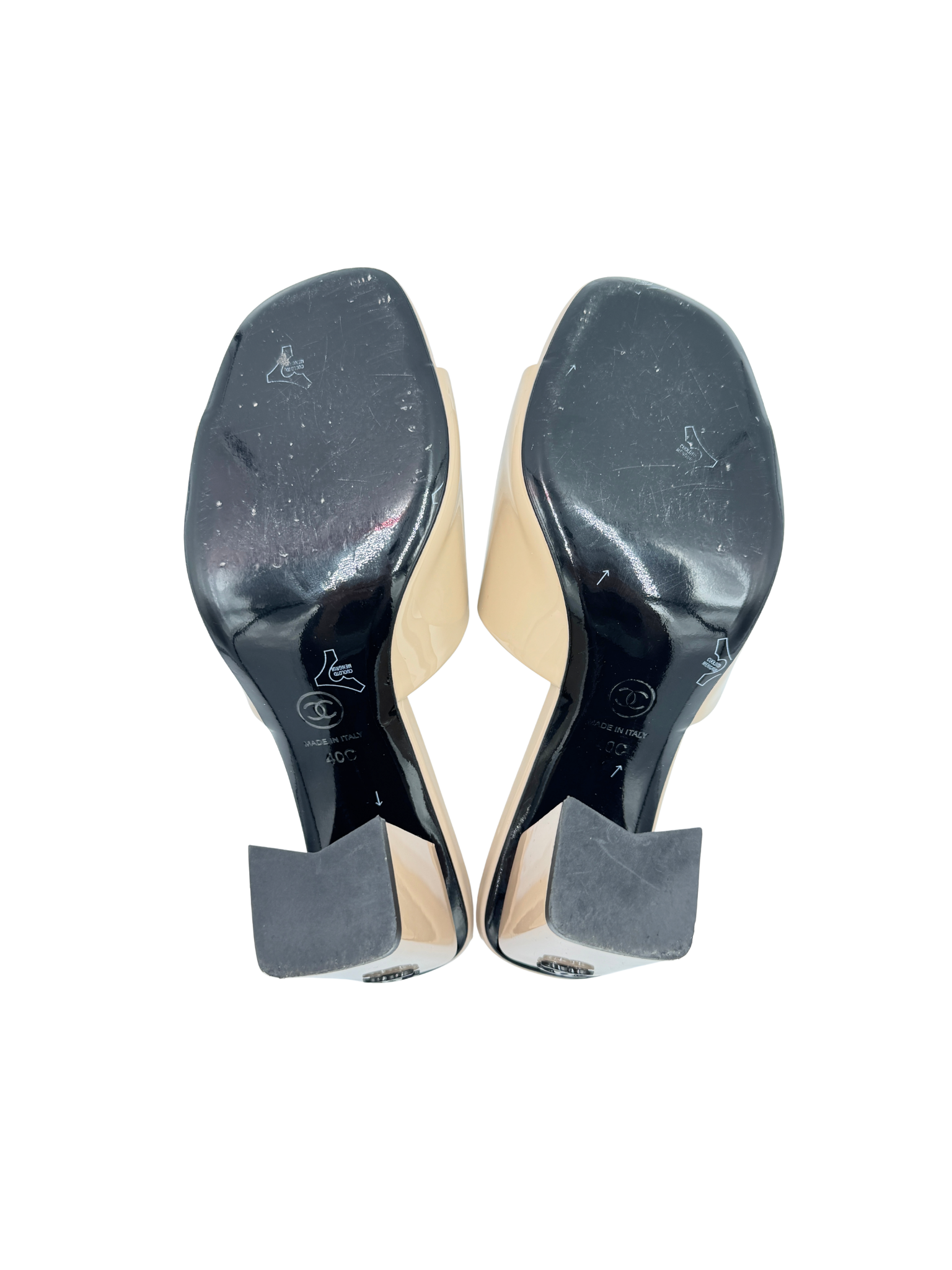 Size 40 CC Block Heel Sandals in Beige Patent Leather with Black Accents
