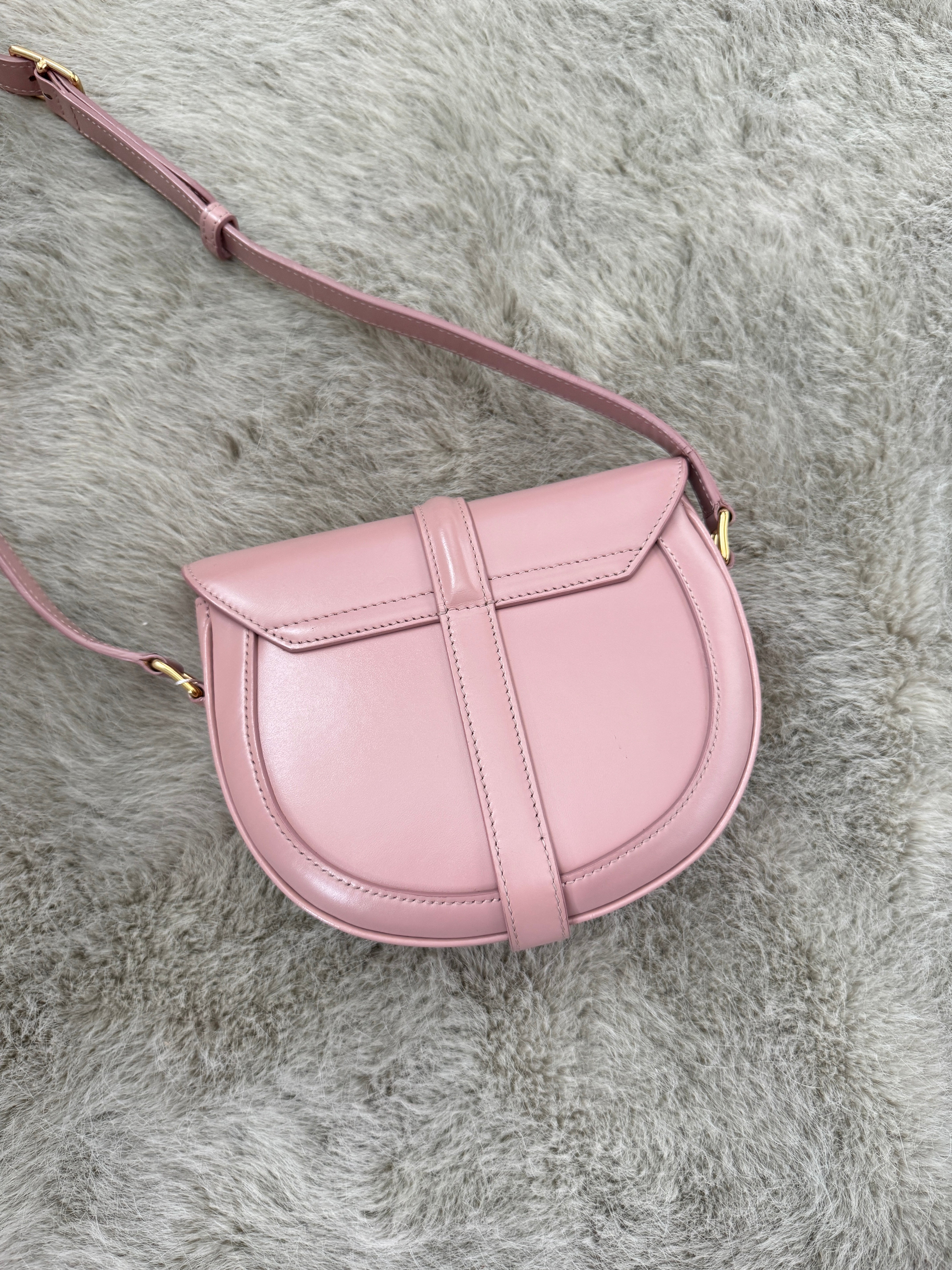 Besace Small 16 Shoulder Bag in Pink Leather